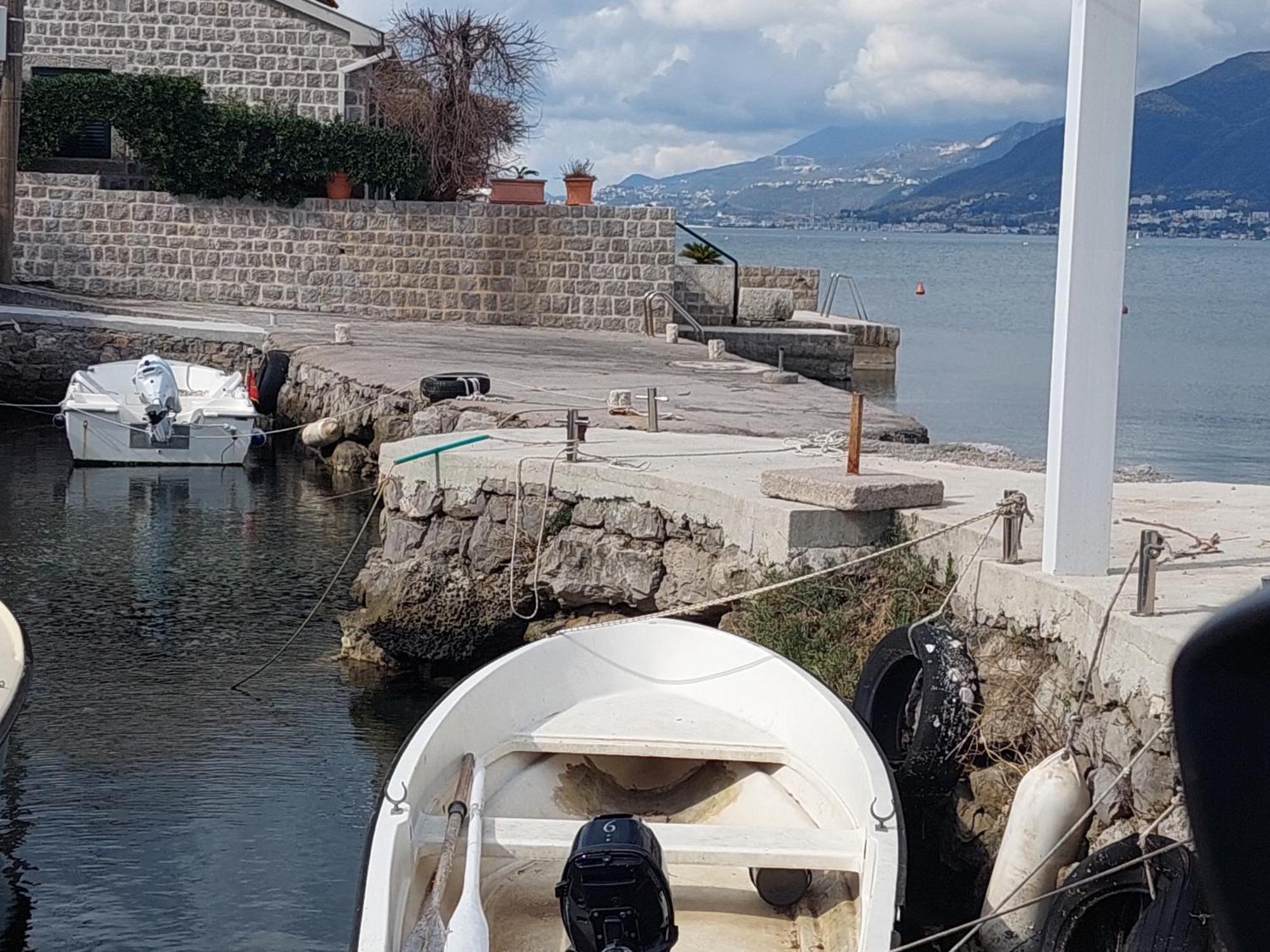 Kjara Apartments Tivat Exterior photo