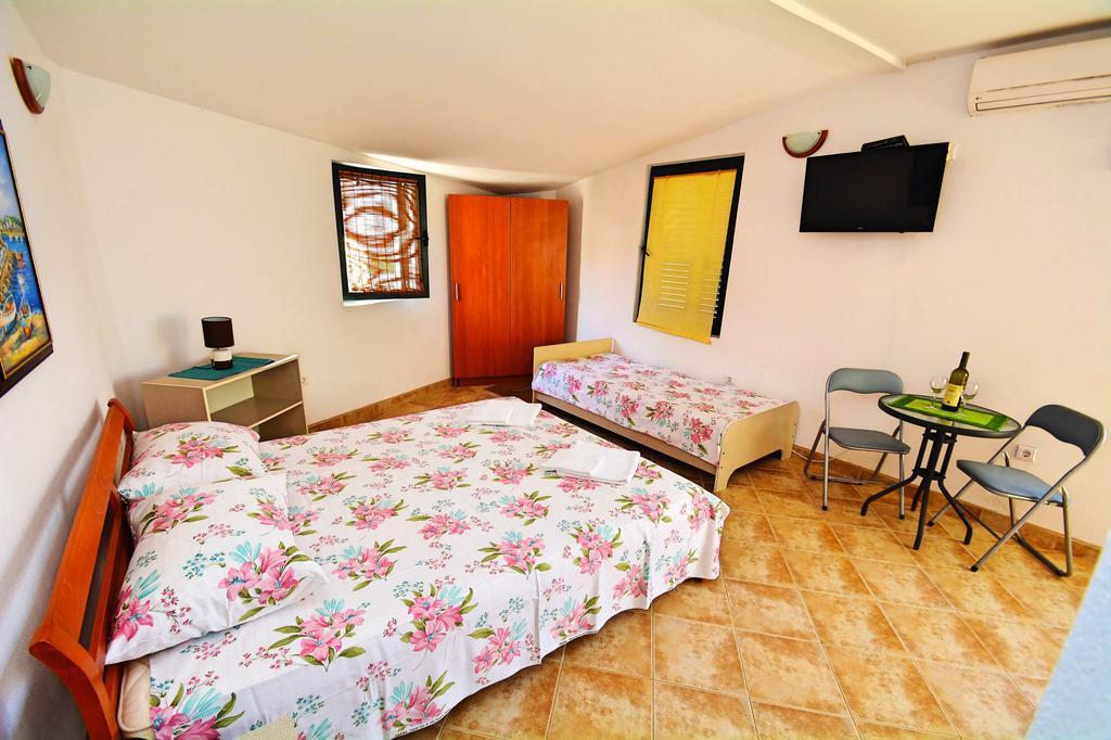 Kjara Apartments Tivat Exterior photo