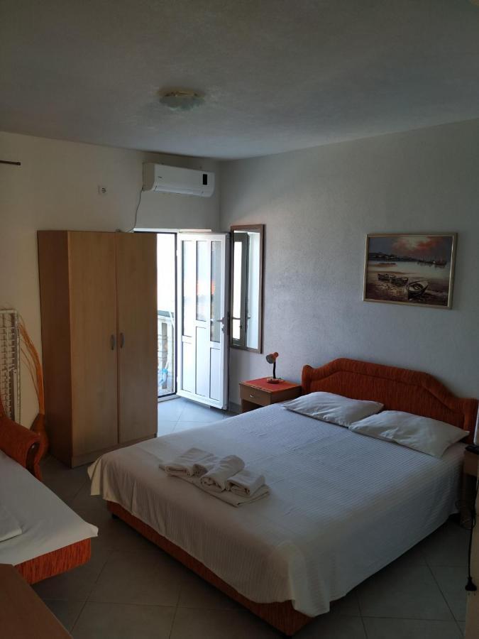 Kjara Apartments Tivat Exterior photo